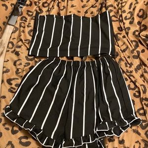 Black white stripe set
